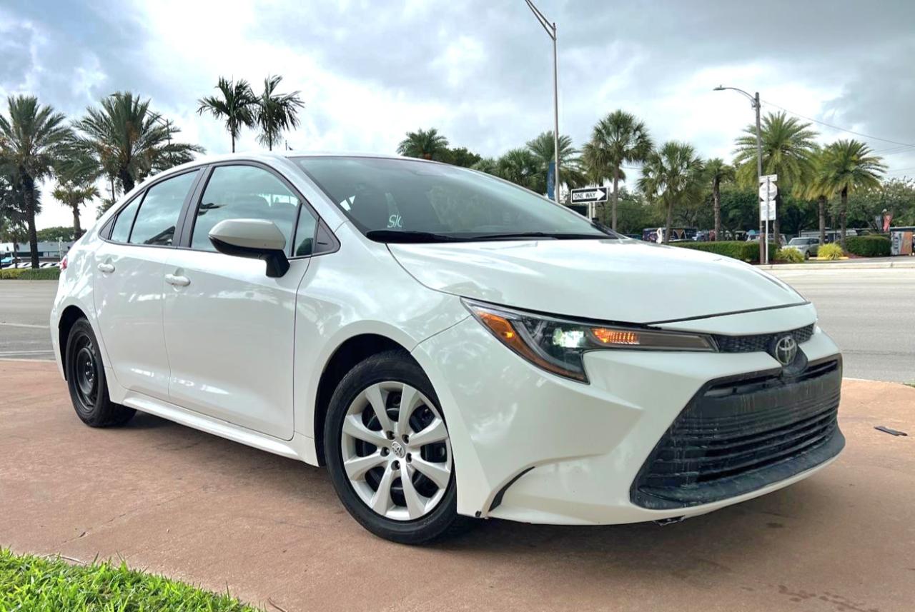 Toyota Corolla LE 2024