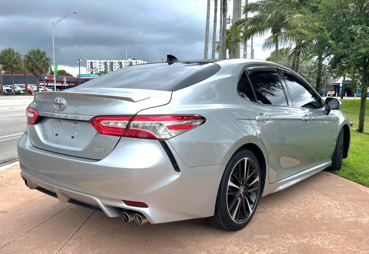 Toyota Camry XSE V6 2020