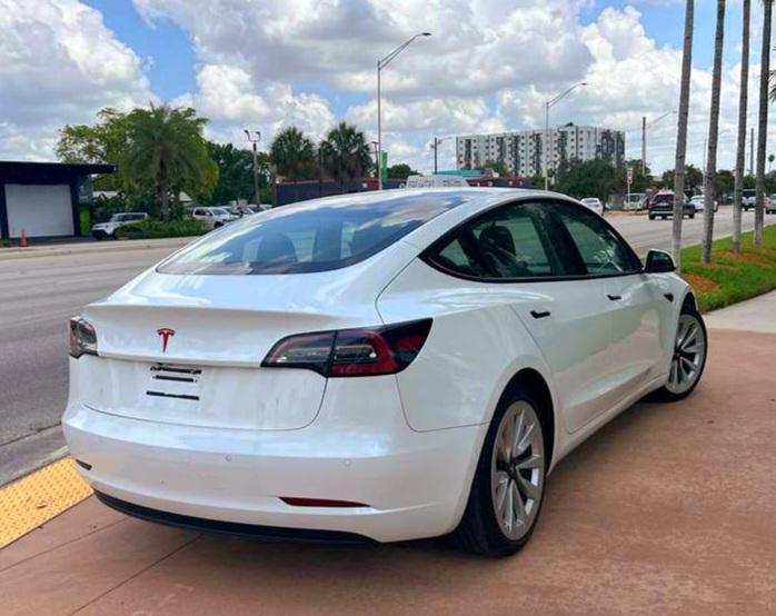 Tesla Model 3 Standard Range Plus 2022