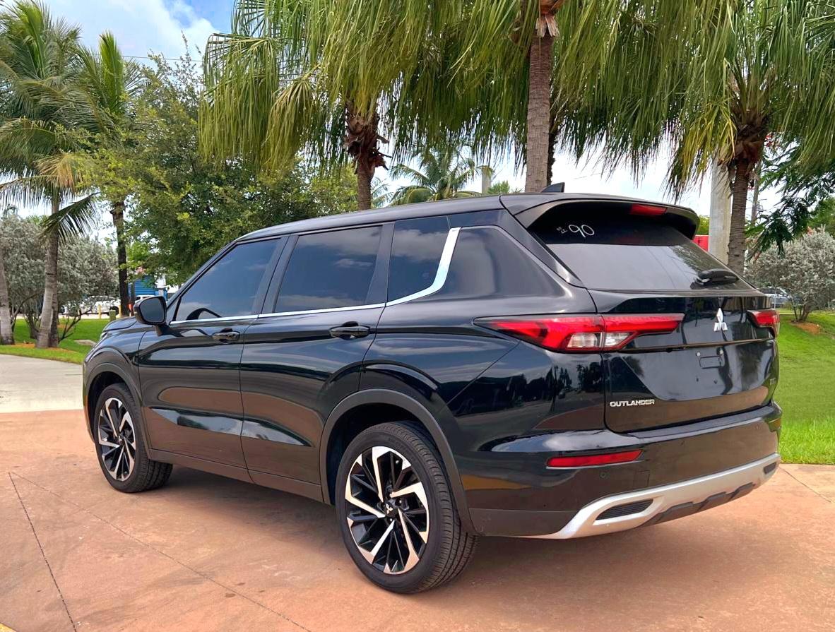 Mitsubishi Outlander SE 2WD 2023