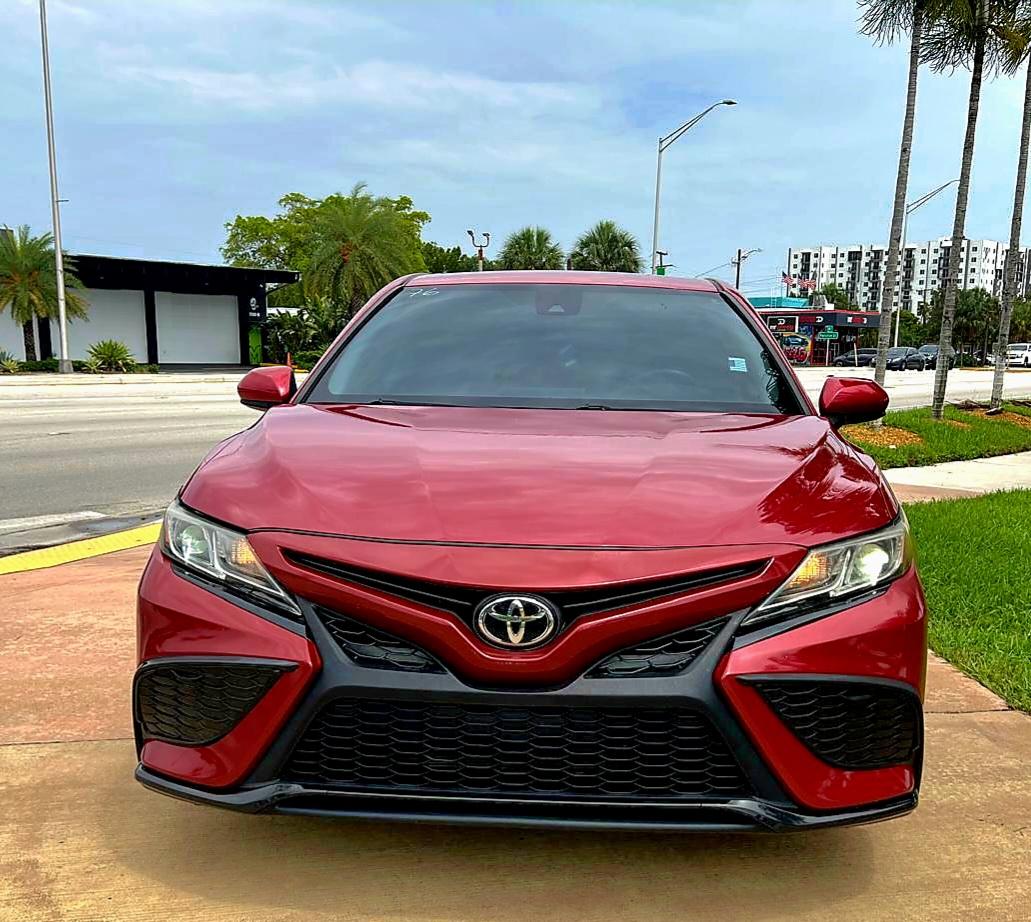 Toyota Camry SE 2021