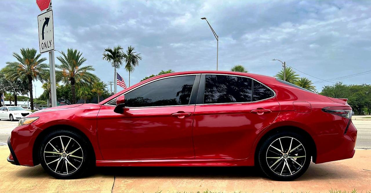 Toyota Camry SE 2021