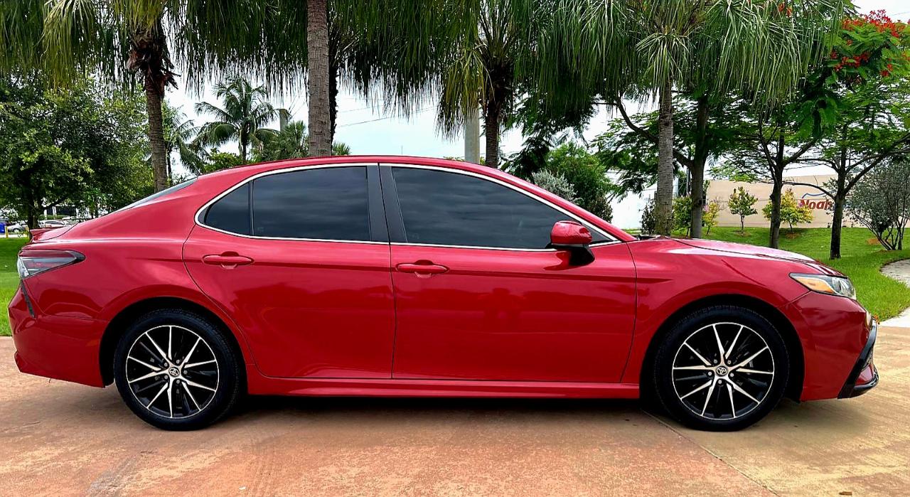 Toyota Camry SE 2021