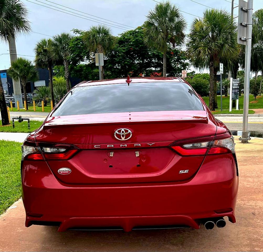 Toyota Camry SE 2021