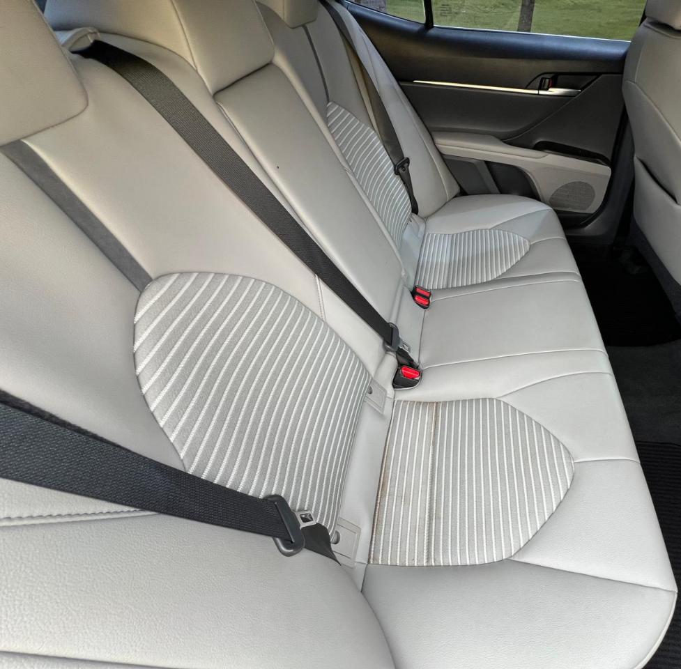 Toyota Camry SE 2021