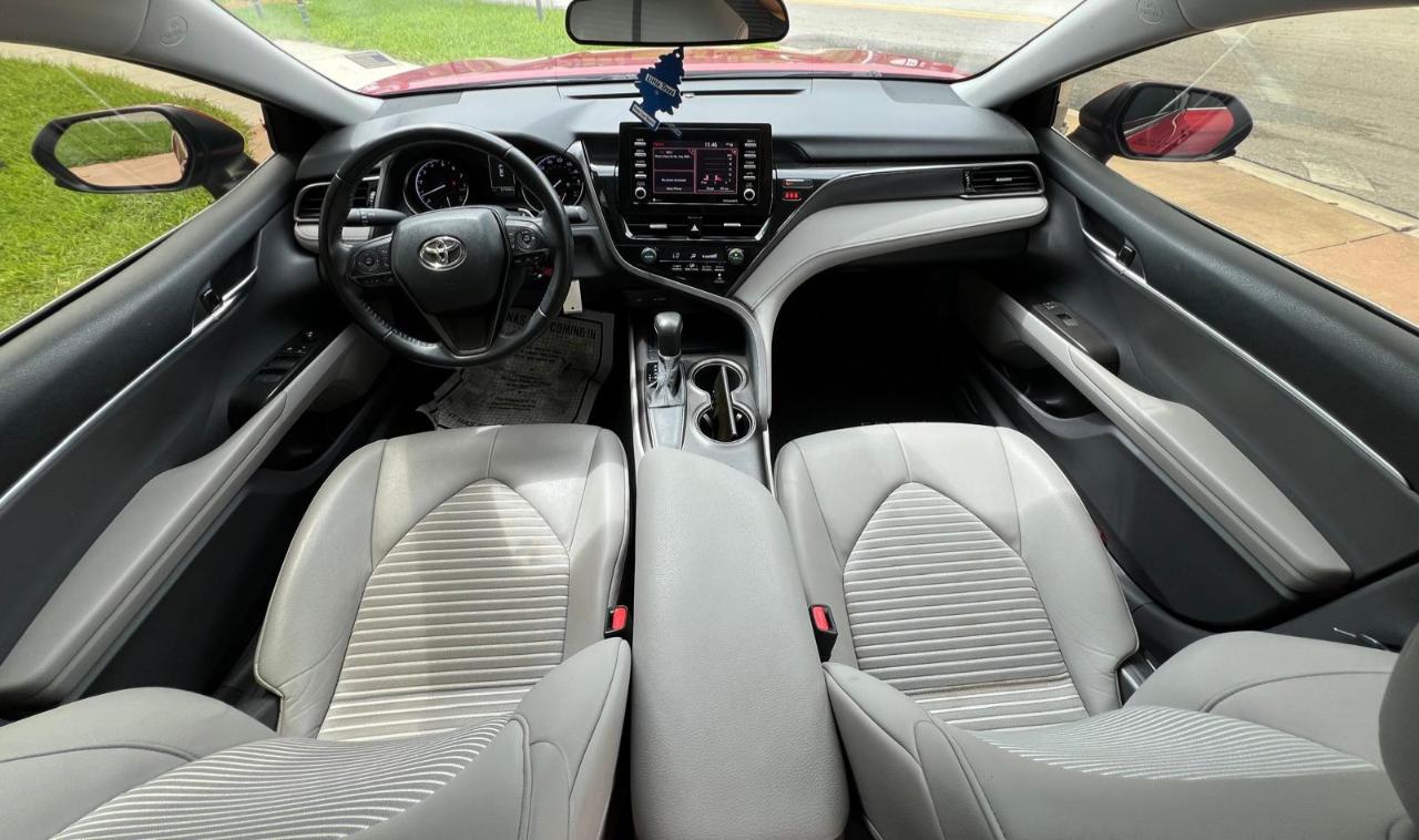 Toyota Camry SE 2021