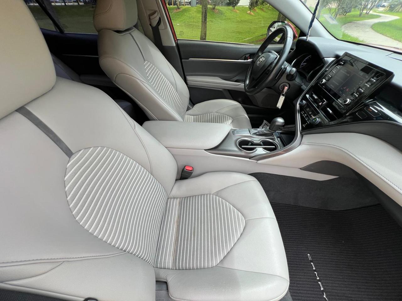 Toyota Camry SE 2021