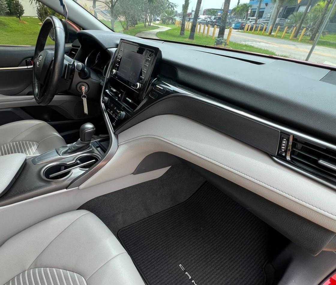 Toyota Camry SE 2021