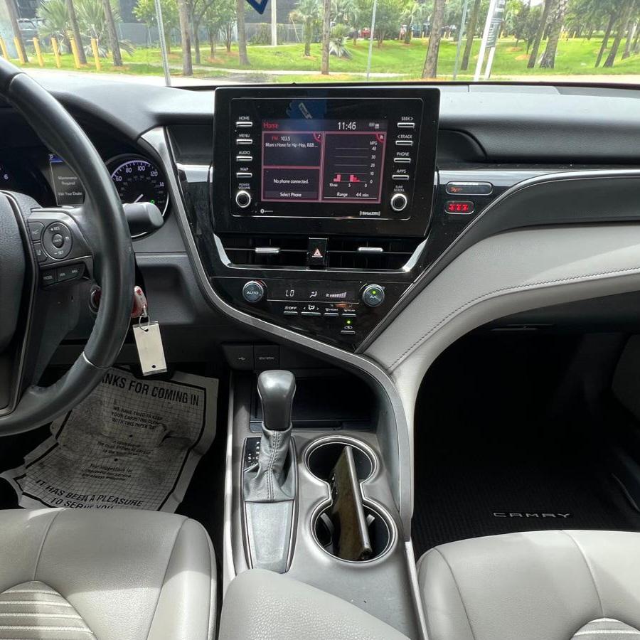 Toyota Camry SE 2021