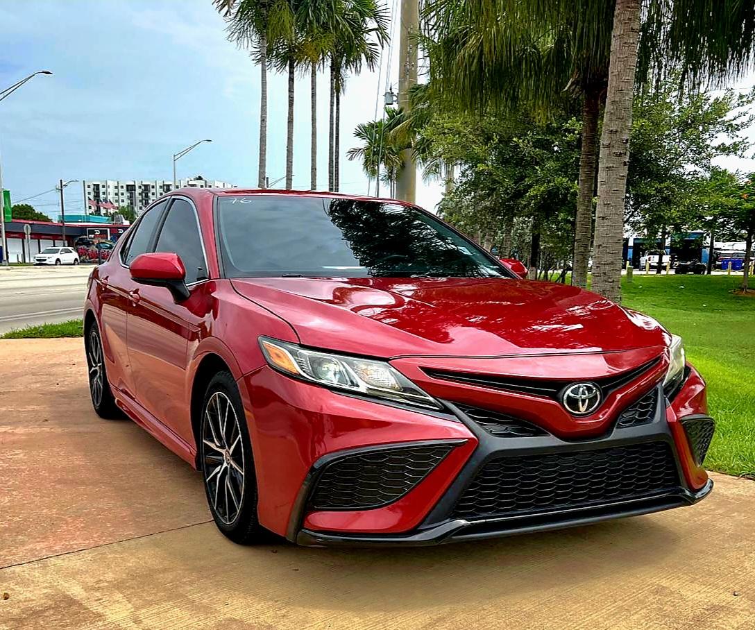Toyota Camry SE 2021