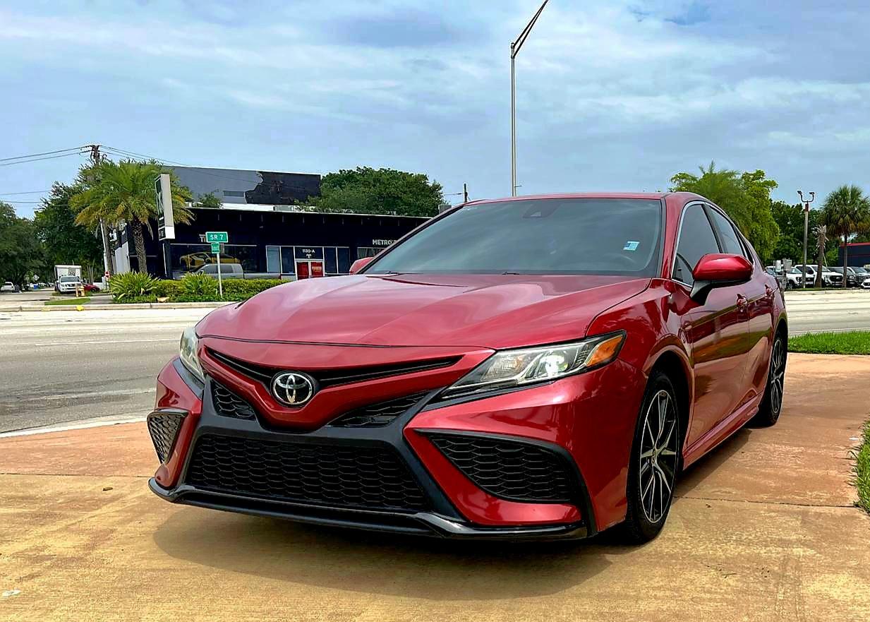 Toyota Camry SE 2021