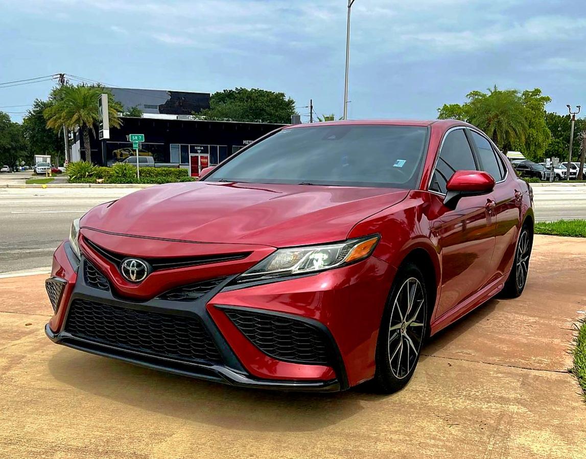 Toyota Camry SE 2021