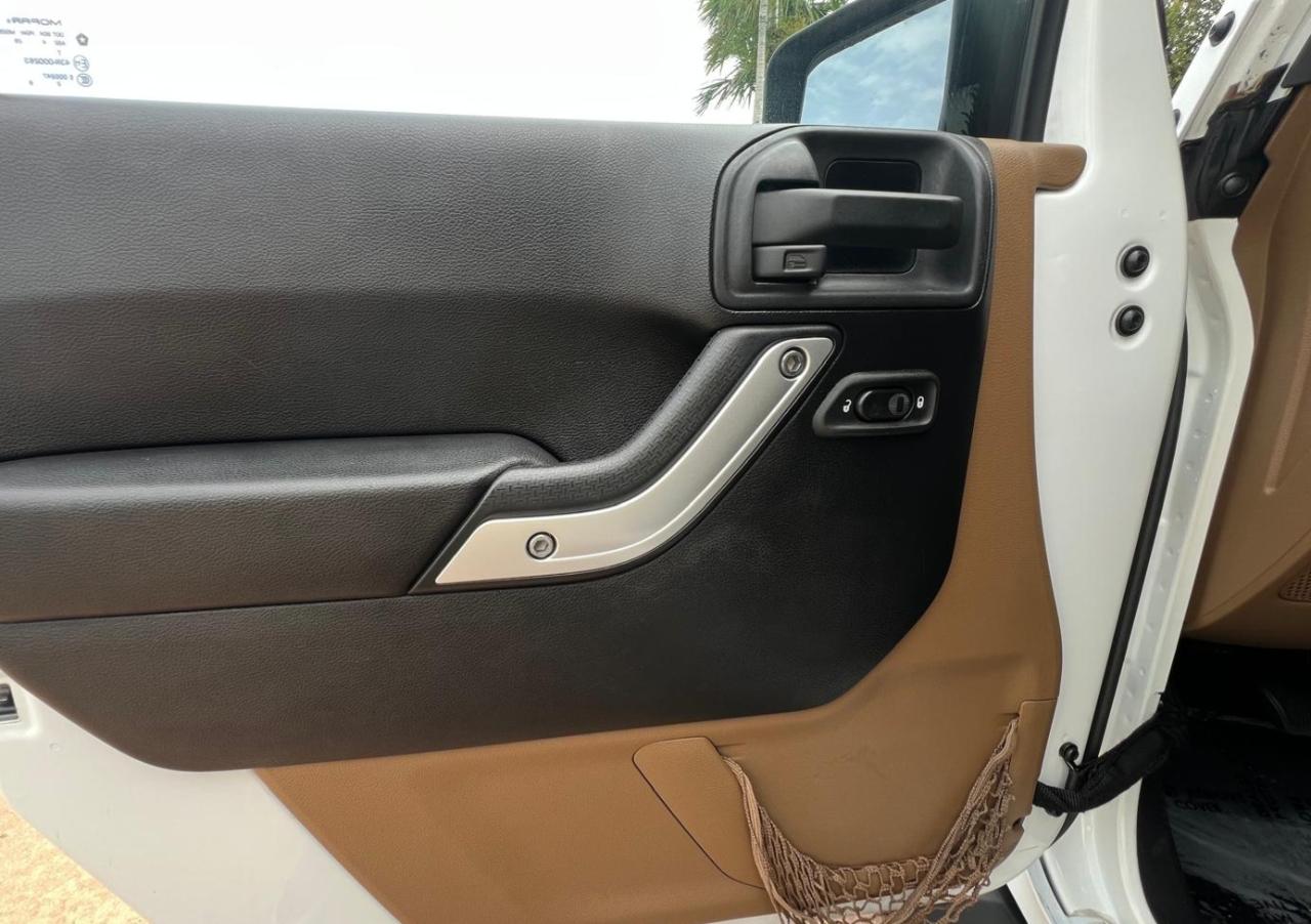 Jeep Wrangler Unlimited Sahara 4WD 2015