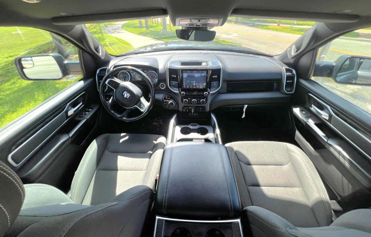 RAM 1500 Big Horn Crew Cab SWB 4WD 2022