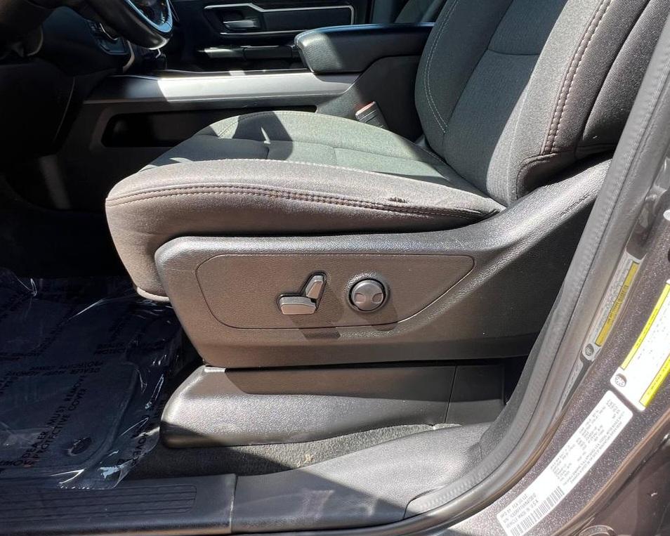 RAM 1500 Big Horn Crew Cab SWB 4WD 2022