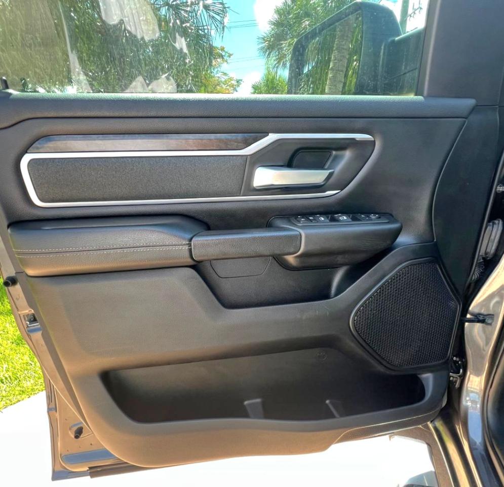 RAM 1500 Big Horn Crew Cab SWB 4WD 2022