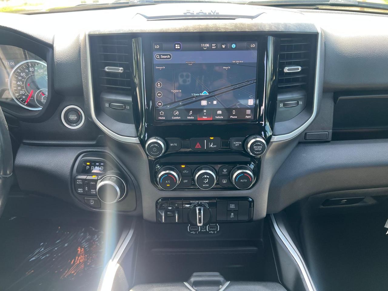 RAM 1500 Big Horn Crew Cab SWB 4WD 2022