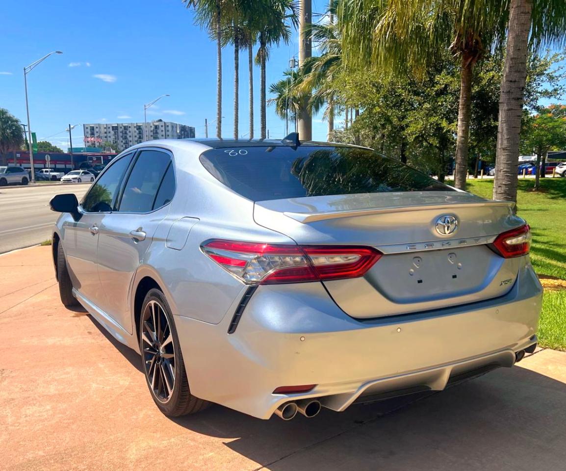 Toyota Camry XLE V6 2018