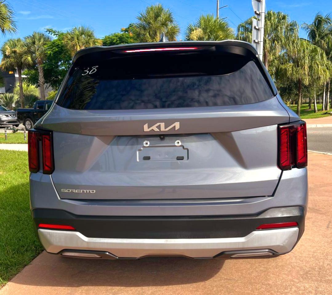 Kia Sorento LX 2WD 2024