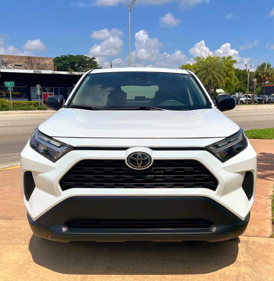 Toyota RAV4 LE 2025