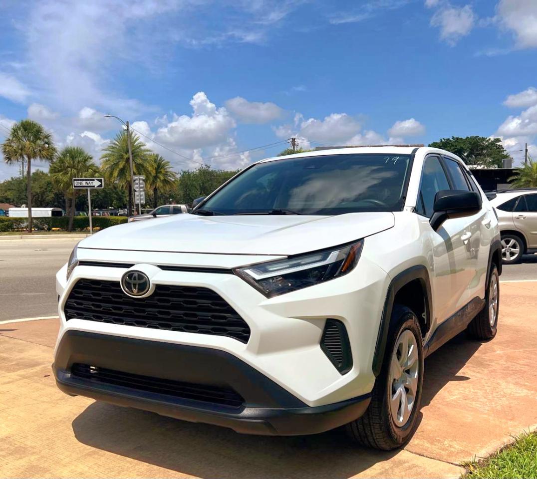 Toyota RAV4 LE 2025