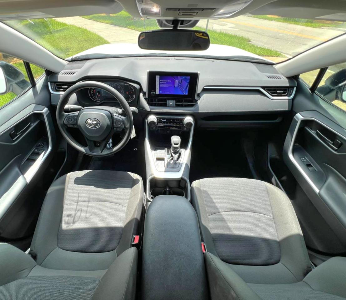 Toyota RAV4 LE 2025