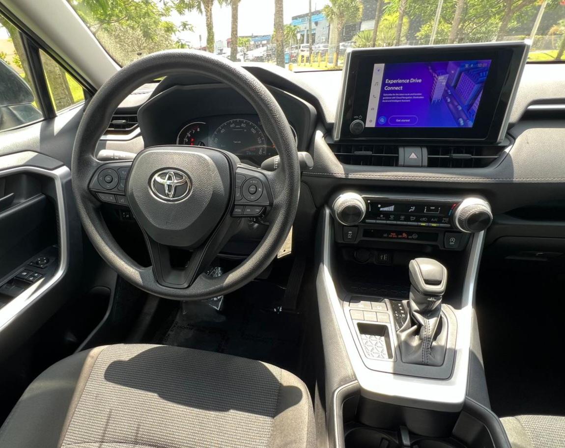 Toyota RAV4 LE 2025