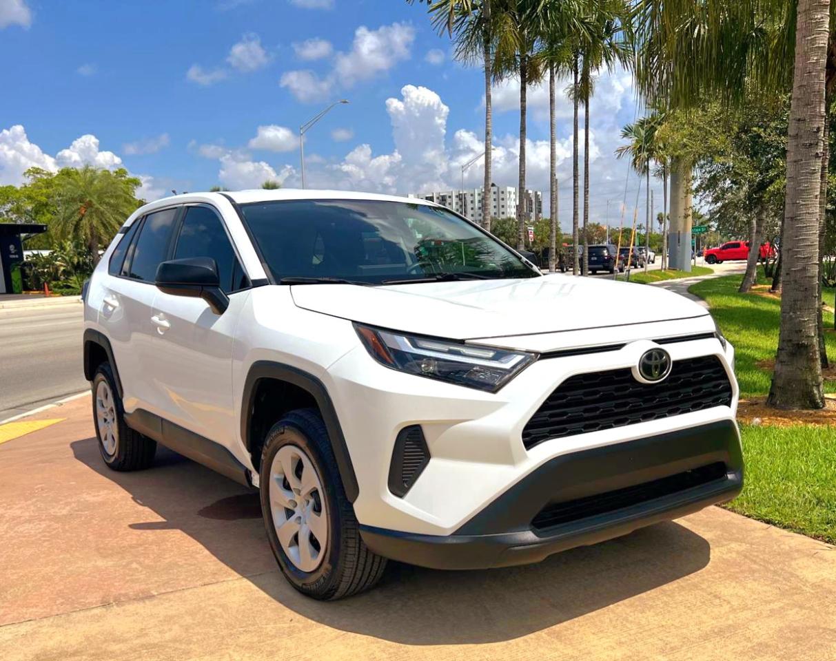 Toyota RAV4 LE 2025