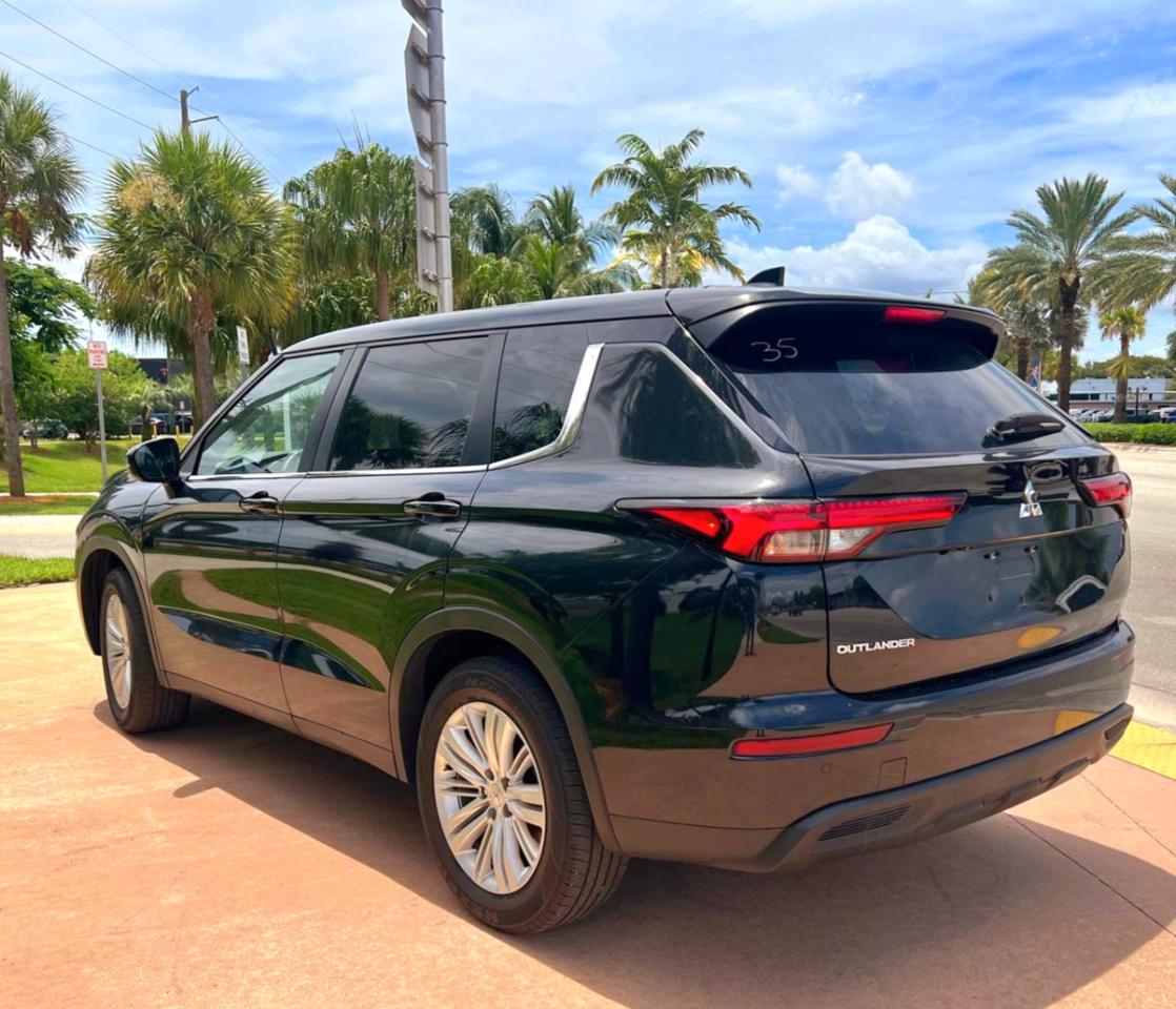 Mitsubishi Outlander ES AWD 2024