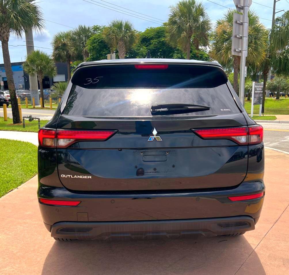 Mitsubishi Outlander ES AWD 2024