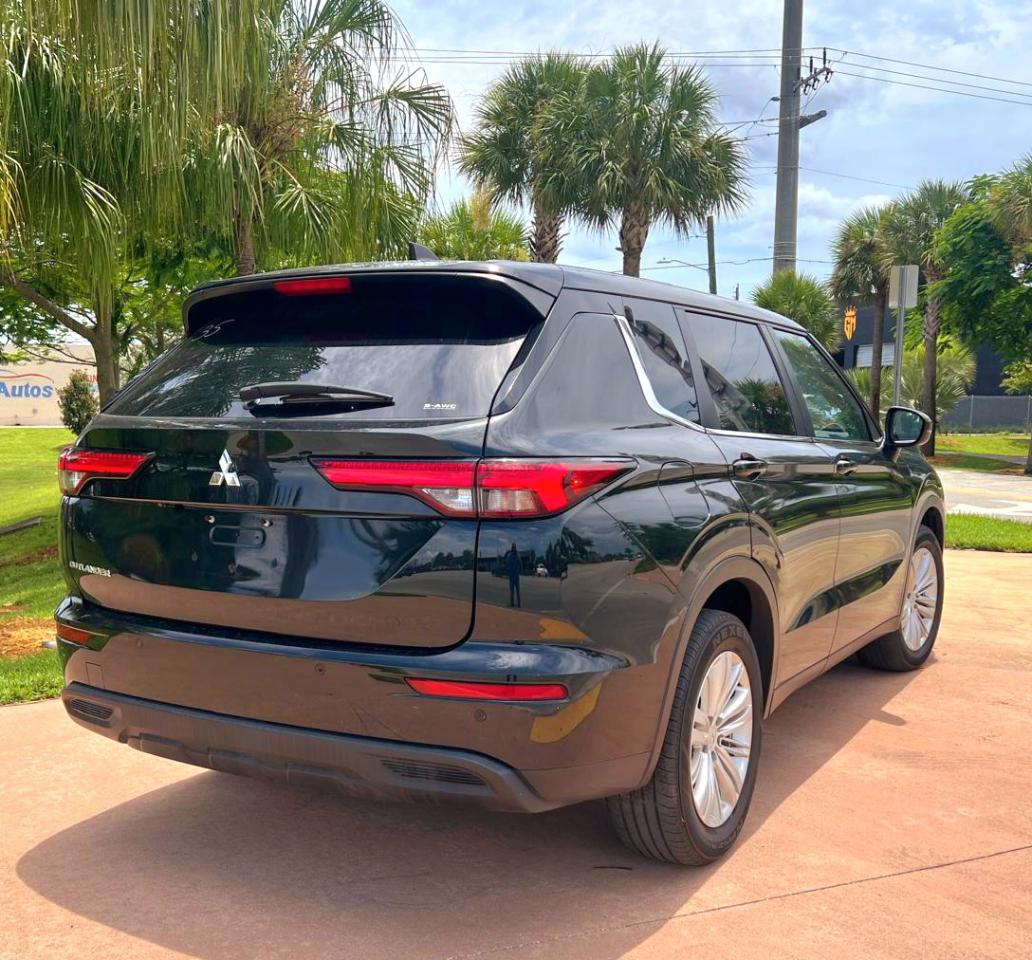 Mitsubishi Outlander ES AWD 2024