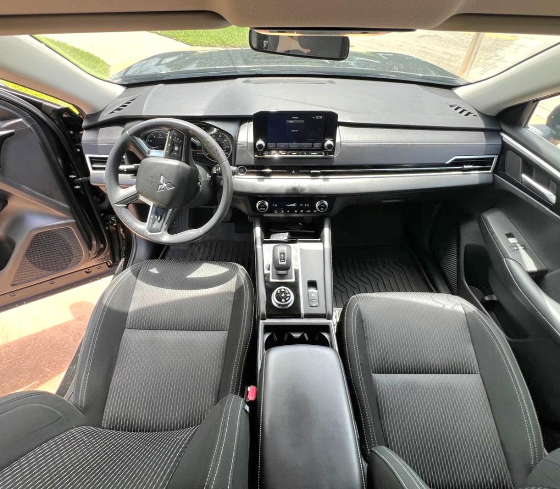 Mitsubishi Outlander ES AWD 2024