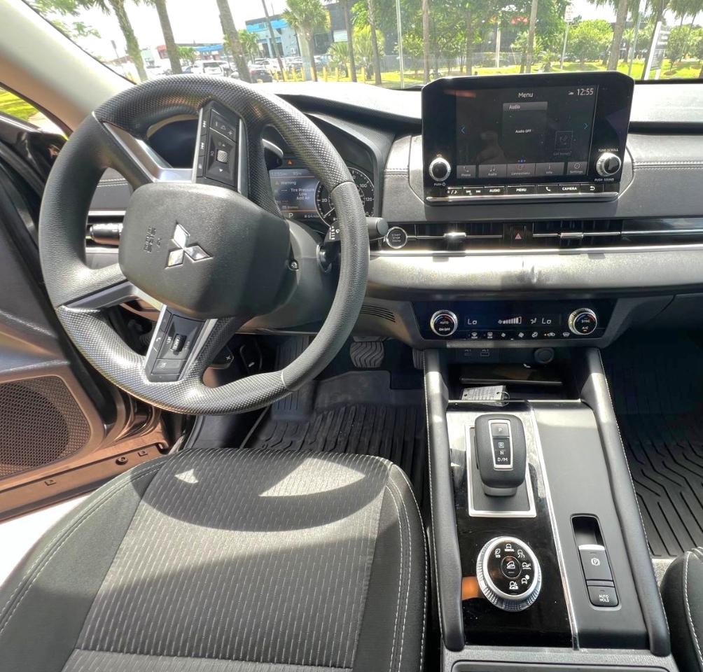 Mitsubishi Outlander ES AWD 2024