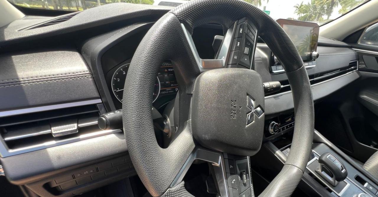 Mitsubishi Outlander ES AWD 2024