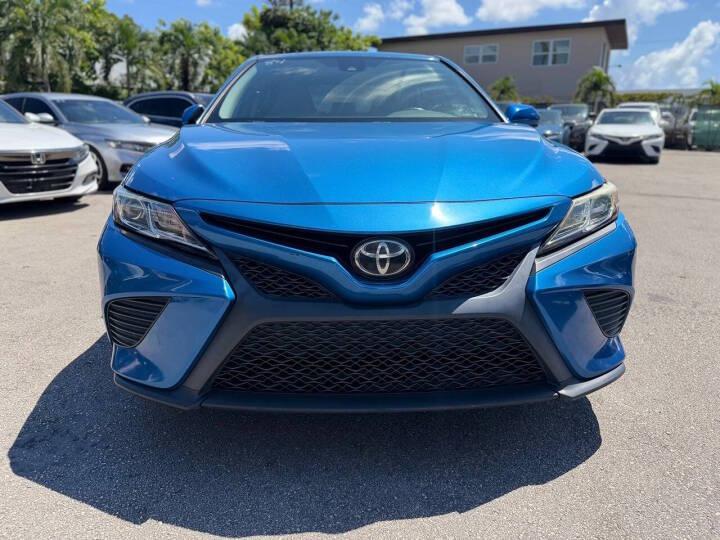 Toyota Camry SE 2020