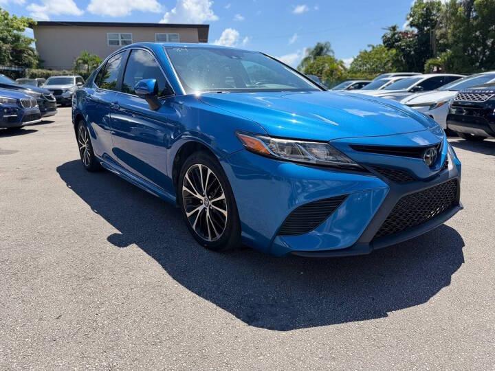 Toyota Camry SE 2020