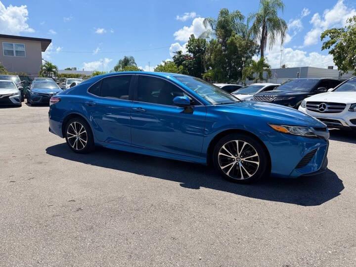 Toyota Camry SE 2020