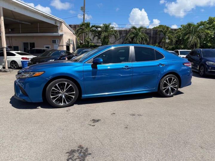 Toyota Camry SE 2020