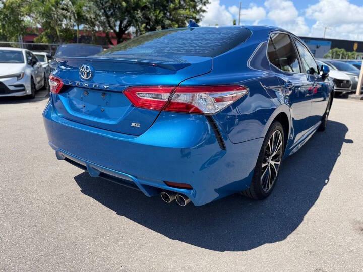 Toyota Camry SE 2020