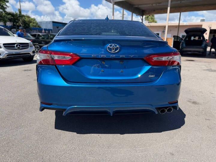 Toyota Camry SE 2020