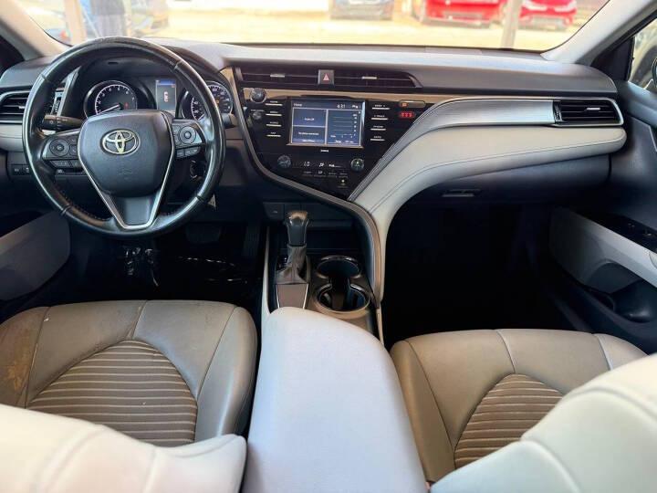 Toyota Camry SE 2020