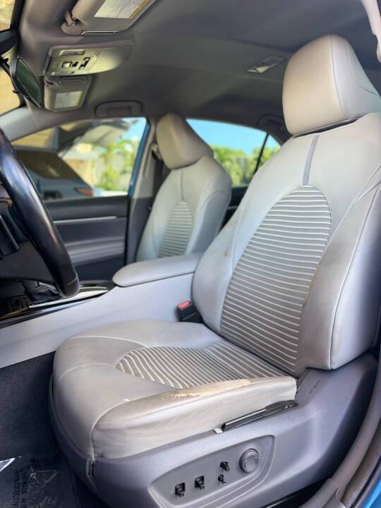 Toyota Camry SE 2020
