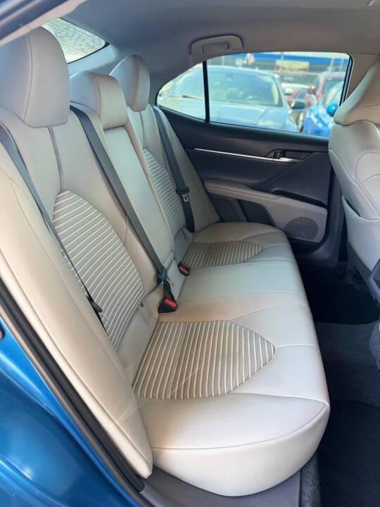 Toyota Camry SE 2020