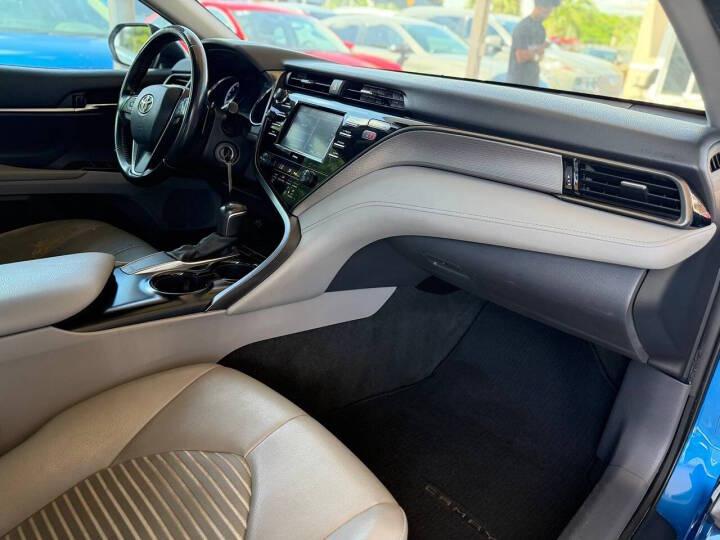 Toyota Camry SE 2020