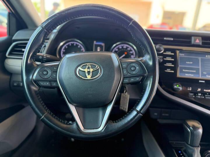 Toyota Camry SE 2020