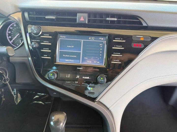 Toyota Camry SE 2020
