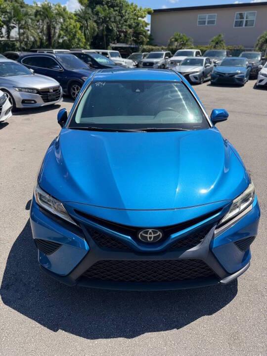 Toyota Camry SE 2020