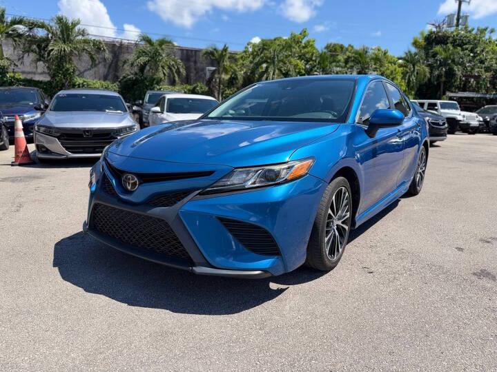 Toyota Camry SE 2020