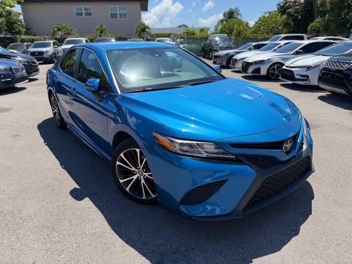 Toyota Camry SE 2020