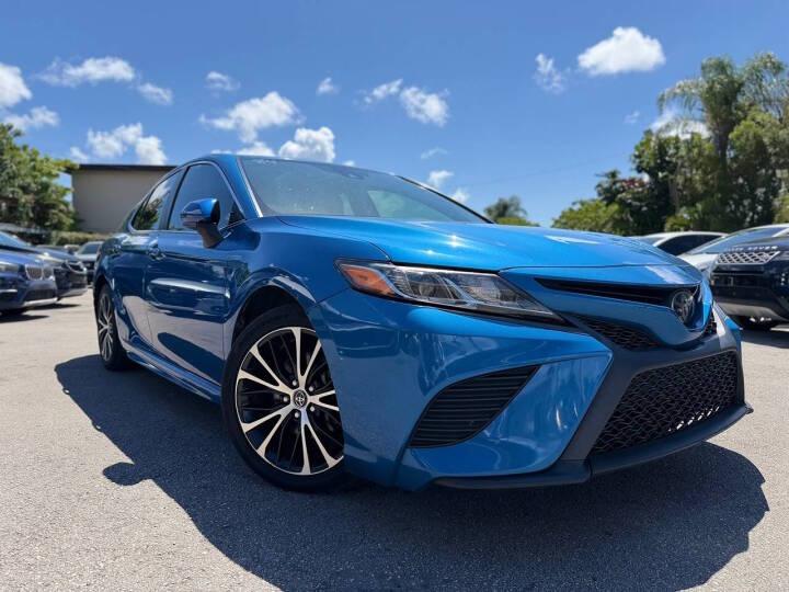 Toyota Camry SE 2020